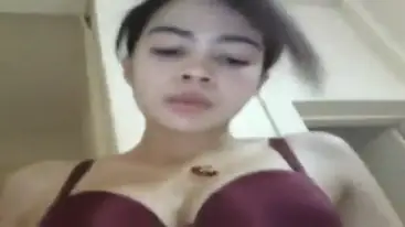 Basah Crot Pasangan Intim Main di Ranjang poster