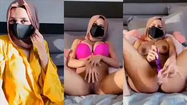 Bokep Indo Daster Kuning Colmek Basah Banjir Air Mani poster