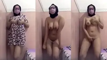 Bokep Indo Hijab Toket Bulat Bugil Binal poster