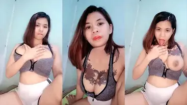 Duo Tante Montok Live Show Buka Baju Depan Kamera poster