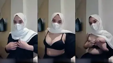Hijab Camilla Remas Toket Gede Sampe Memek Basah poster