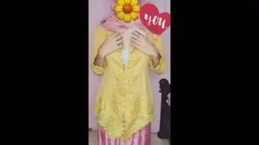 Ukhti Kebaya Pink Tampil Beda Depan Layar Kaca poster